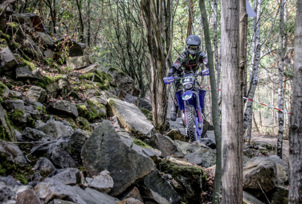 Sherco_ueber_Steine