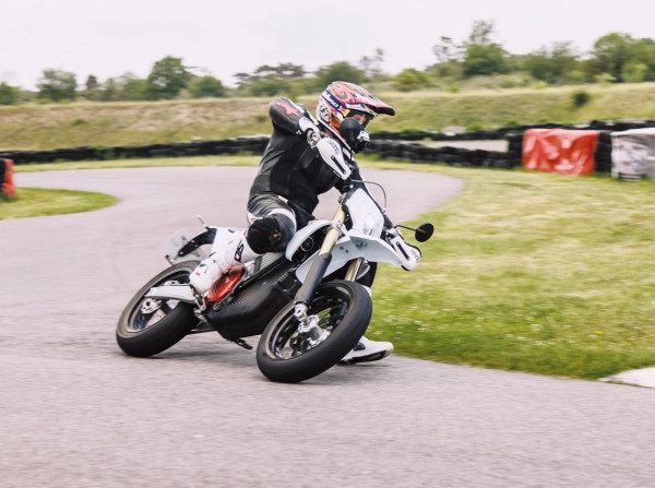 Stark-Varg-Supermoto-Rennstrecke